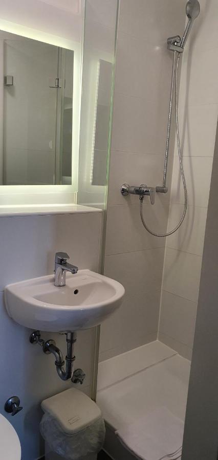 המבורג Buch-Ein-Bett Hostel מראה חיצוני תמונה
